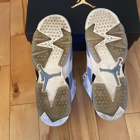 Air Jordan 6 UNC - Picture 4 of 6